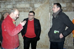 Dietmar Cramer informiert über den Baufortschritt der Brucker’schen Mühle